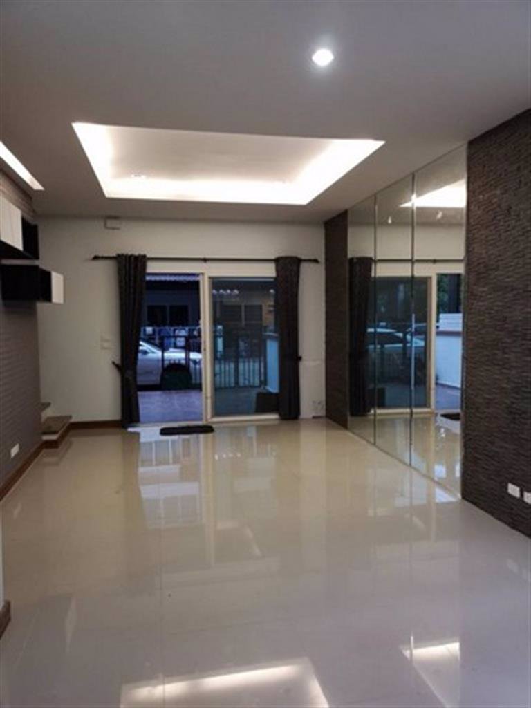 ให้เช่าทาวน์เฮาส์-3-ชั้น-ย่านวัชรพล-เดอะริคโค่-เหมาะสำหรับอยู่อาศัยหรือทำออฟฟิศ