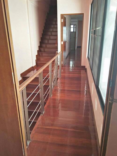 ให้เช่าทาวน์โฮม-3-ชั้น-หลังมุม-ใกล้บิ๊กซีลาดพร้าว-พร้อมเฟอร์นิเจอร์และเครื่องใช้ไฟฟ้าบางส่วน