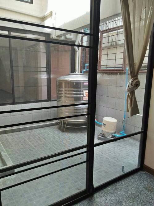 ให้เช่าทาวน์โฮม-3-ชั้น-หลังมุม-ใกล้บิ๊กซีลาดพร้าว-พร้อมเฟอร์นิเจอร์และเครื่องใช้ไฟฟ้าบางส่วน