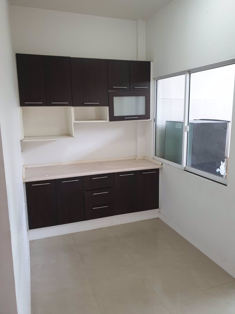 ให้เช่าทาวน์โฮม-3-ชั้น-ใกล้ตลาดปัฐวิกรณ์-หมู่บ้านปริญลักษณ์-อินทรารักษ์-เหมาะทำโฮมออฟฟิศ