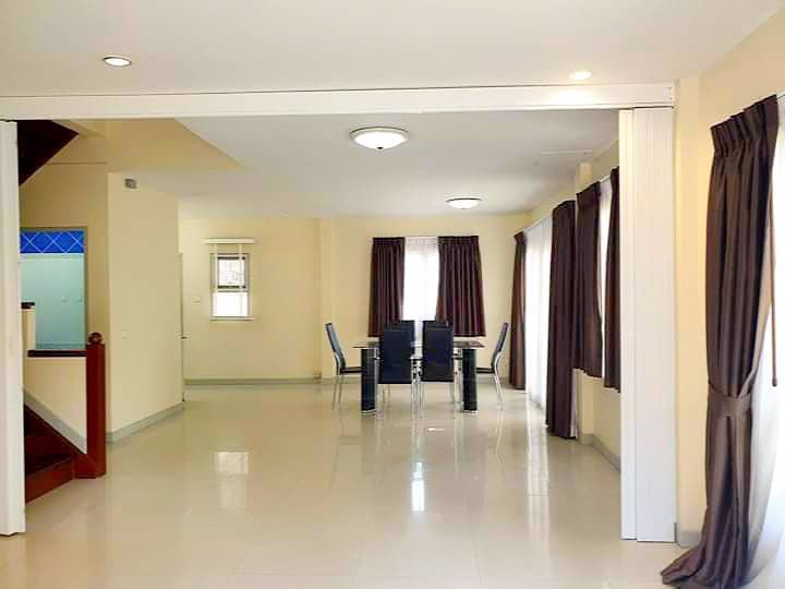 ให้เช่าบ้านเดี่ยว-2-ชั้น-ใกล้ตลาดนัดนกฮูก-หมู่บ้านชวนชื่น-แคราย-รีโนเวทใหม่