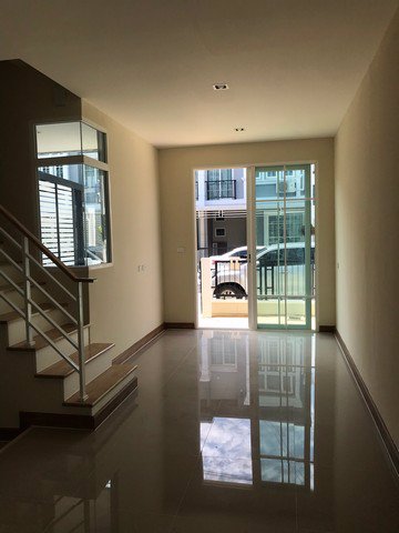 oh100-ให้เช่าทาวโฮม-2-ชั้น-หมู่บ้านโกลเด้น-ทาวน์-3-บางนา-สวนหลวง-บ้านหลังมุม