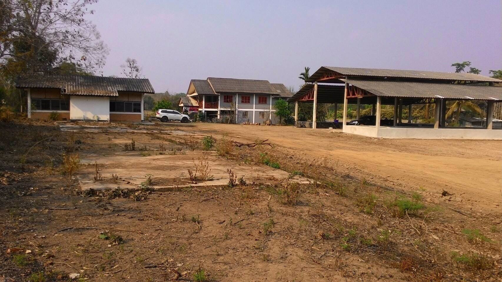 ขายที่ดิน-พร้อมสิ่งปลูกสร้าง-มีบ้านพักและโกดัง