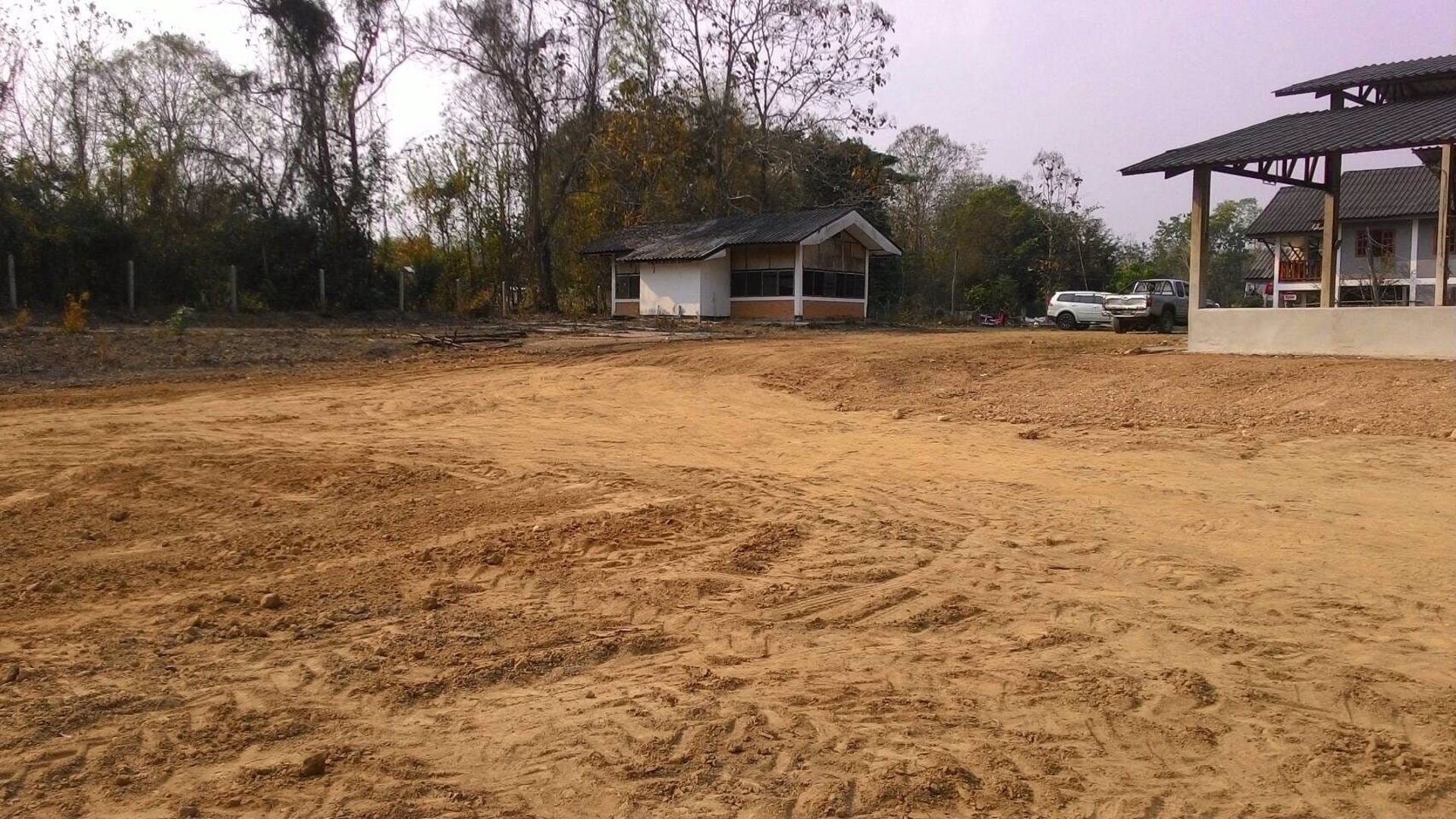 ขายที่ดิน-พร้อมสิ่งปลูกสร้าง-มีบ้านพักและโกดัง