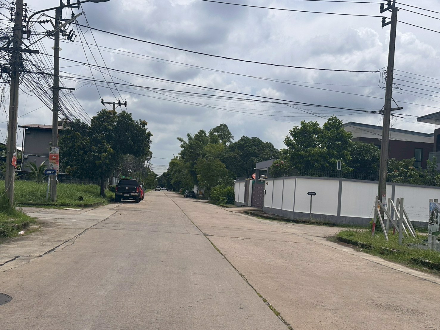 ขายที่ดินเปล่า-ทำเลดี-ที่ดินถมแล้ว-487ตรว-ซ-นวมินทร์24-ติดถนน3ด้าน-อยู่ในหมู่บ้านศรีนคร-เจ้าของขาย