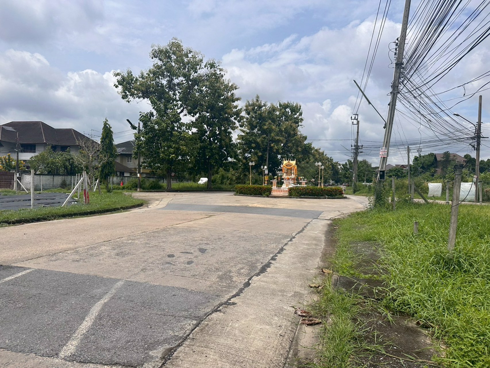 ขายที่ดินเปล่า-ทำเลดี-ที่ดินถมแล้ว-487ตรว-ซ-นวมินทร์24-ติดถนน3ด้าน-อยู่ในหมู่บ้านศรีนคร-เจ้าของขาย