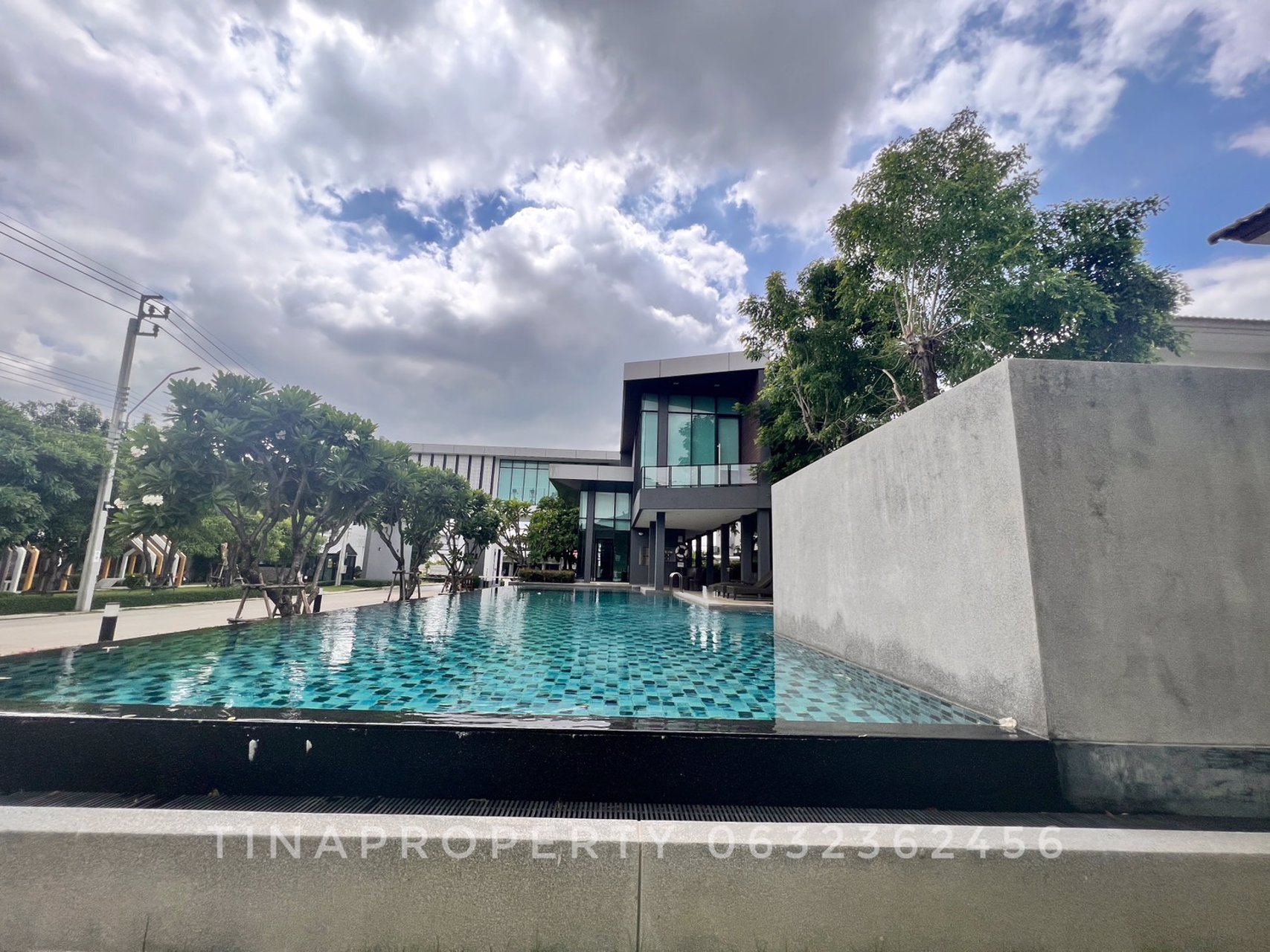 centro-พระราม-9-มอเตอร์เวย์-ใกล้เส้นกรุงเทพกรีฑาตัดใหม่