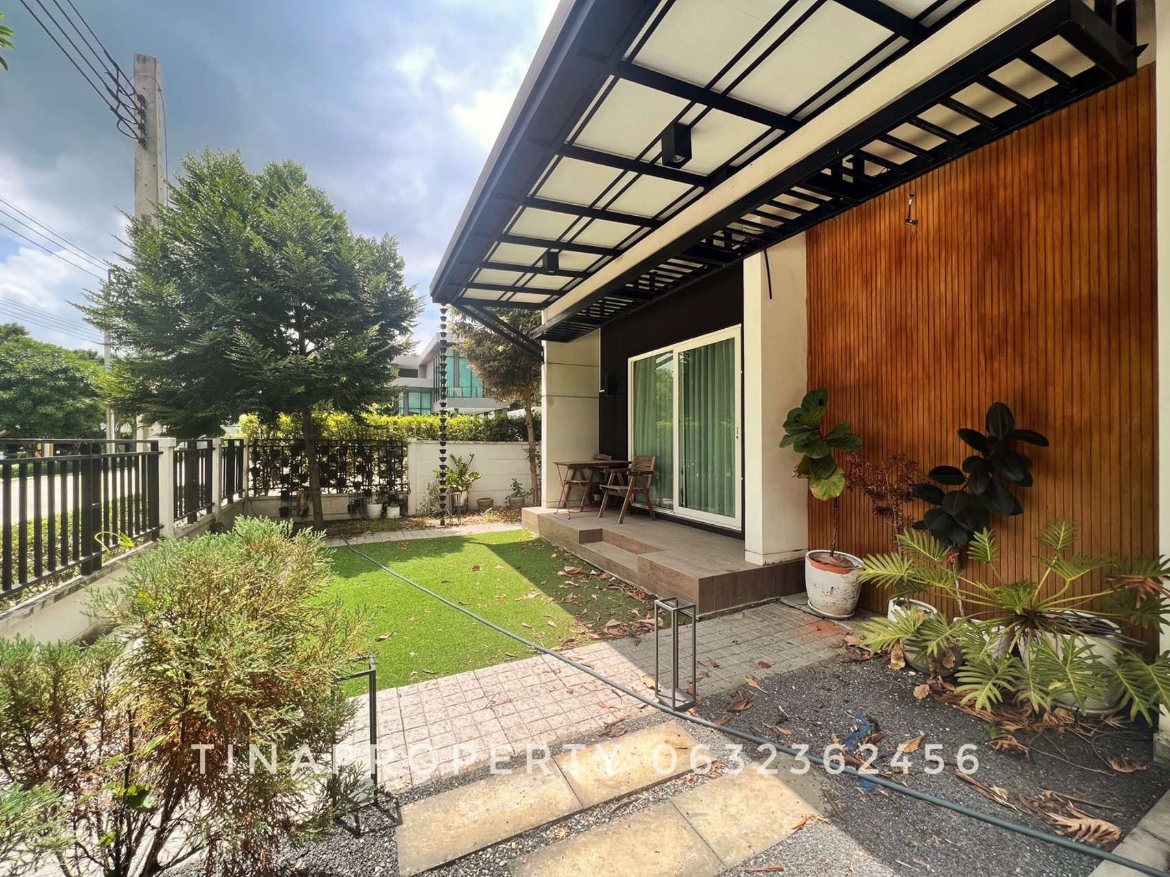 centro-พระราม-9-มอเตอร์เวย์-ใกล้เส้นกรุงเทพกรีฑาตัดใหม่