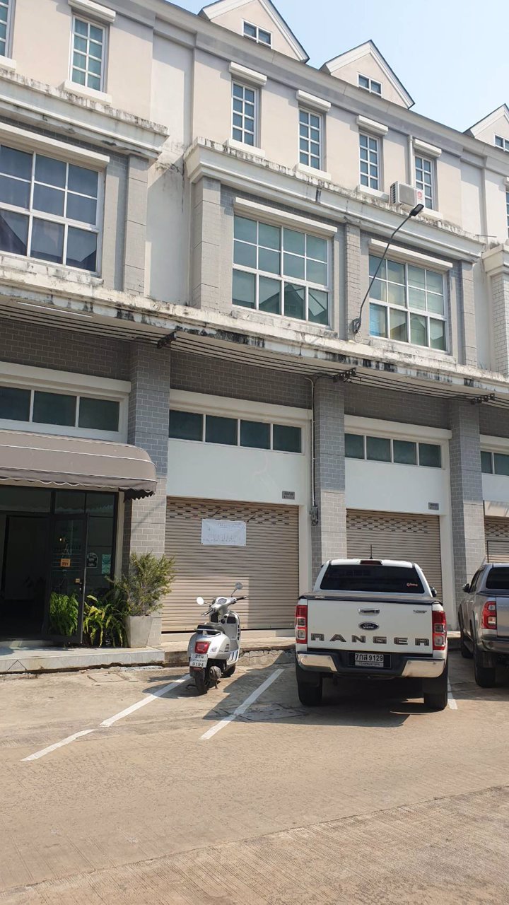 ให้เช่าอาคารพาณิชย์-3-ชั้นครึ่ง-ค้าขายได้-