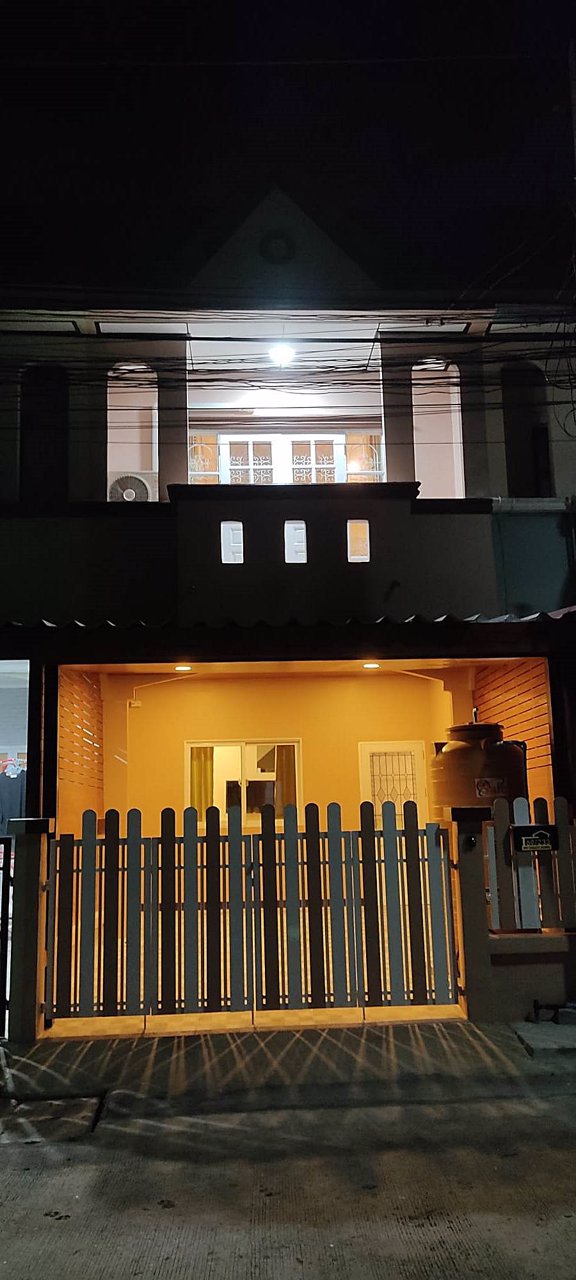 ขายทาวน์เฮ้าส์รีโนเวทใหม่-ขายถูก-บ้านสมาร์ทโฮม-เฟอร์ฯครบ-แต่งสวย-พร้อมอยู่-เจ้าของขายเอง-ฟรีโอน