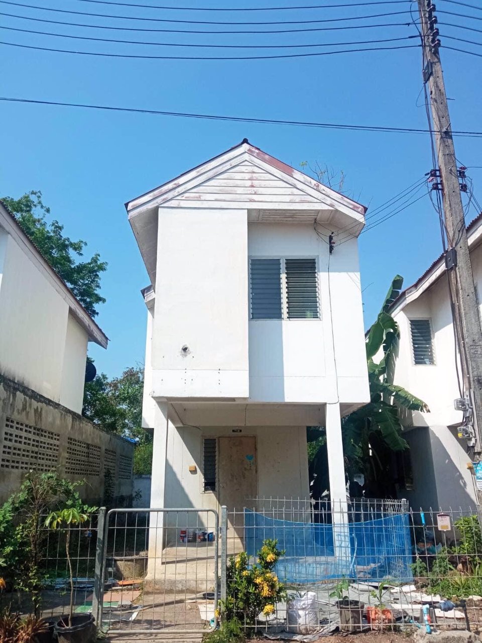 ขายบ้านเอื้ออาทร-ขายสองหลังคู่-อพนมสารคาม-ต้นซอย-ฟรีโอน