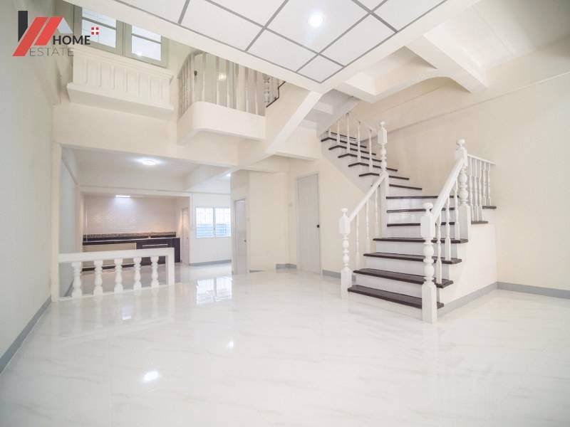 1002-ทาวน์เฮ้าส์พร้อมอยู่-ทำเลดีใกล้ถนนเมนเเละรถไฟฟ้า