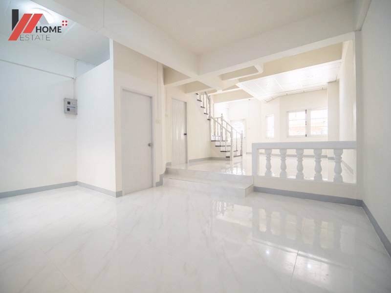 1002-ทาวน์เฮ้าส์พร้อมอยู่-ทำเลดีใกล้ถนนเมนเเละรถไฟฟ้า