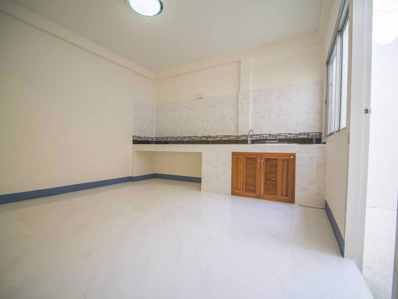 1007-ขายทาวน์เฮ้าส์หมู่บ้านสวัสดิการกทมพร้อมอยู่ข้างเซ็นทรัลแจ้งวัฒนะ-ใกล้แนวรถไฟฟ้าสายสีชมพู