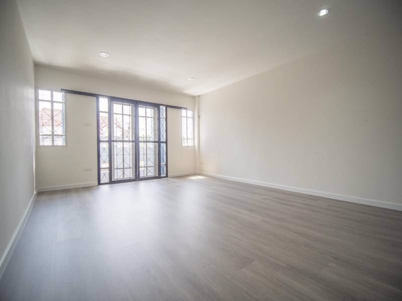 1020ด่วนรีบจองรีบตัดสินใจหลังนี้มาไวไปไวเเน่นอน-ขายทาวน์เฮ้าส์ต้นซอยไทรม้า-ตรงข้ามท่าอิฐ-ใกล้-สถาน