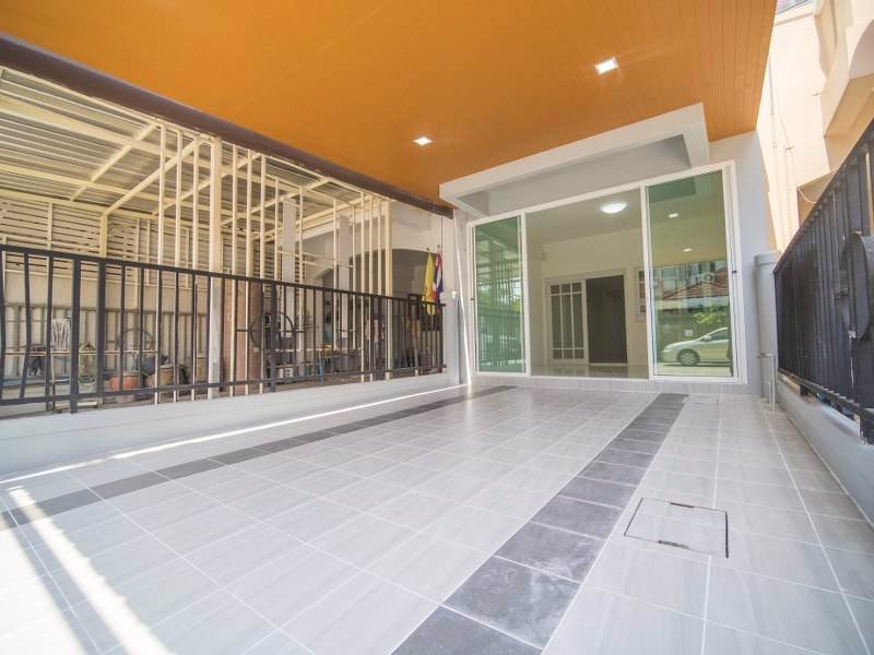 1020ด่วนรีบจองรีบตัดสินใจหลังนี้มาไวไปไวเเน่นอน-ขายทาวน์เฮ้าส์ต้นซอยไทรม้า-ตรงข้ามท่าอิฐ-ใกล้-สถาน