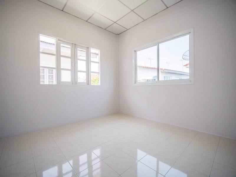 1021ซื้อบ้านหลังมุมได้ในราคาทาวน์เฮ้าส์-ฟังก์ชั่นคล้ายบ้านแฝด