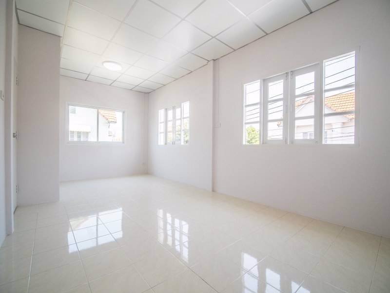 1021ซื้อบ้านหลังมุมได้ในราคาทาวน์เฮ้าส์-ฟังก์ชั่นคล้ายบ้านแฝด