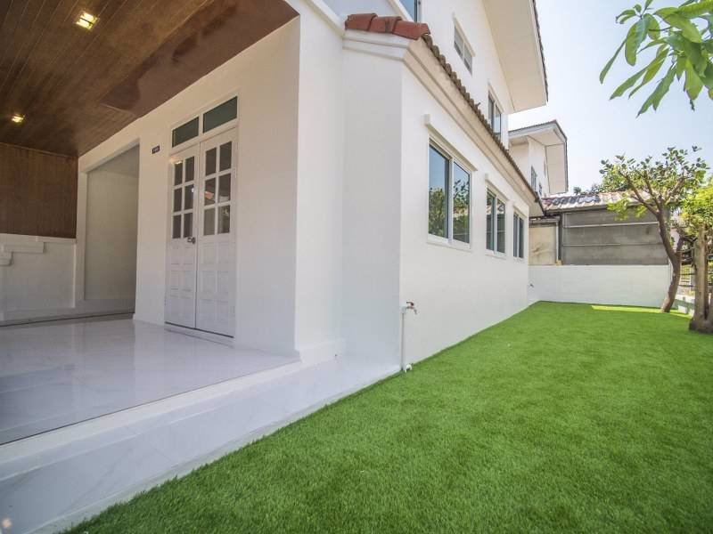 1021ซื้อบ้านหลังมุมได้ในราคาทาวน์เฮ้าส์-ฟังก์ชั่นคล้ายบ้านแฝด