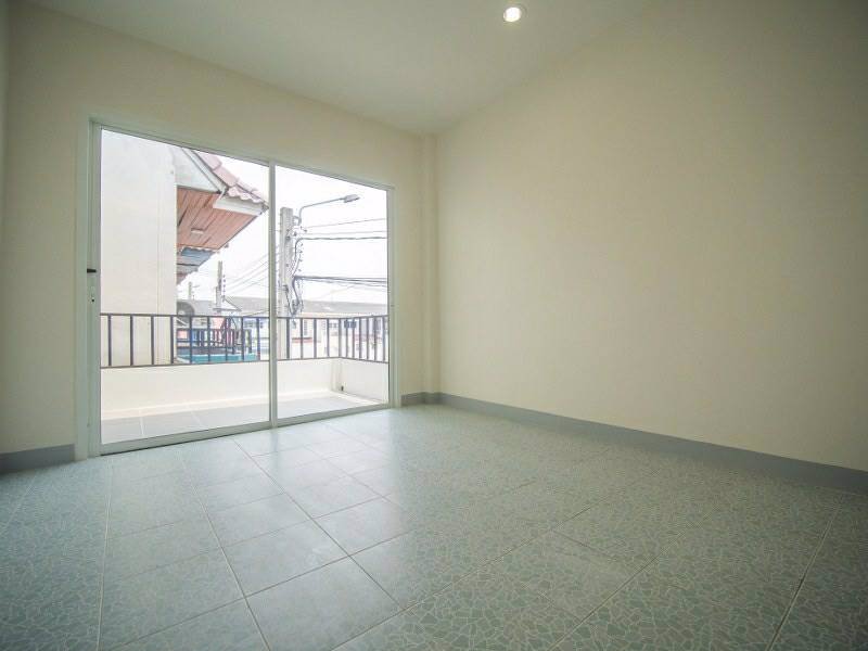 1023ทาวน์เฮ้าส์พร้อมอยู่-หมู่บ้านมนวดีพาร์ค-แปลงมุม-ริมถนนเมน