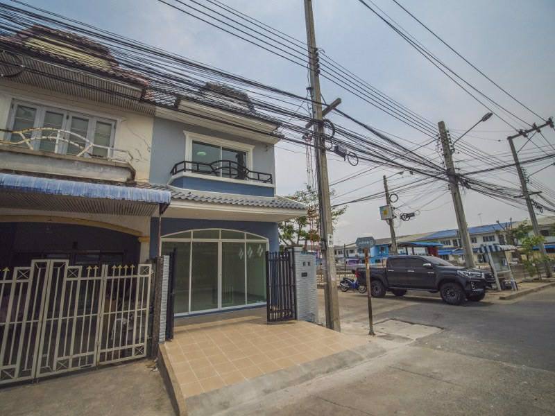 1023ทาวน์เฮ้าส์พร้อมอยู่-หมู่บ้านมนวดีพาร์ค-แปลงมุม-ริมถนนเมน