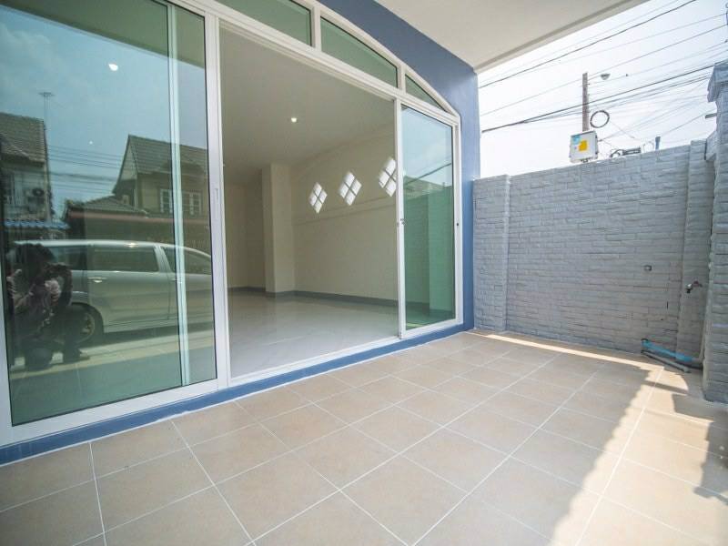 1023ทาวน์เฮ้าส์พร้อมอยู่-หมู่บ้านมนวดีพาร์ค-แปลงมุม-ริมถนนเมน