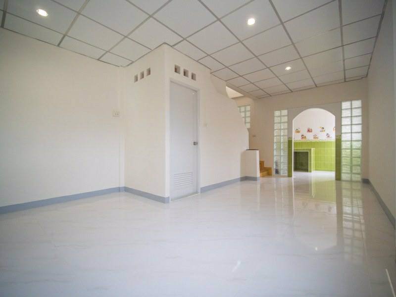 1023ทาวน์เฮ้าส์พร้อมอยู่-หมู่บ้านมนวดีพาร์ค-แปลงมุม-ริมถนนเมน