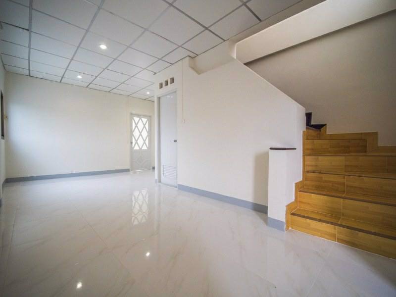 1023ทาวน์เฮ้าส์พร้อมอยู่-หมู่บ้านมนวดีพาร์ค-แปลงมุม-ริมถนนเมน