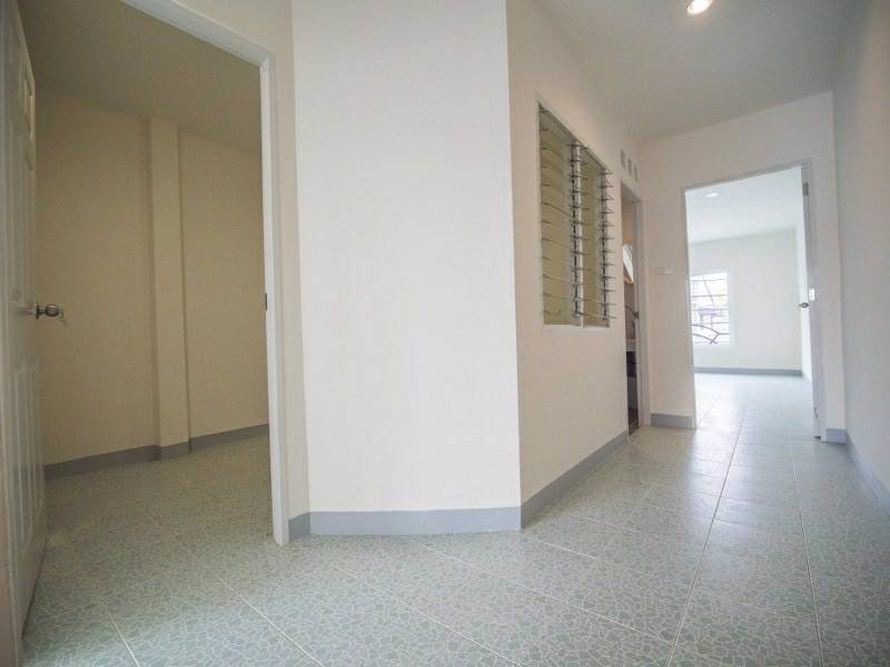 1023ทาวน์เฮ้าส์พร้อมอยู่-หมู่บ้านมนวดีพาร์ค-แปลงมุม-ริมถนนเมน