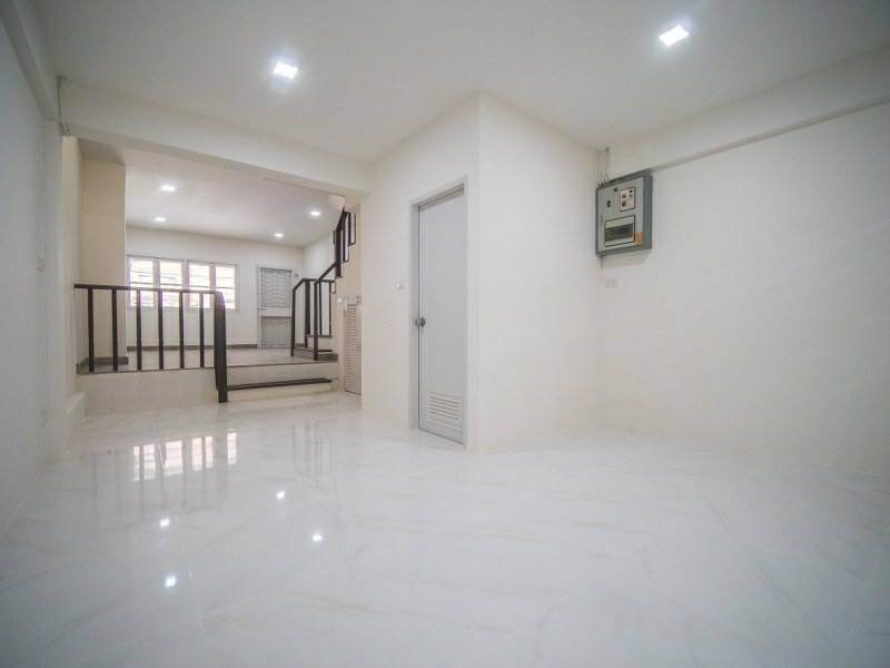 1025-ขายทาวน์เฮ้าส์ทำเลยอดฮิต-ทาวน์เฮ้าส์นันทนาการ์เด้นท์-2-ต้นซอยท่าอิฐ