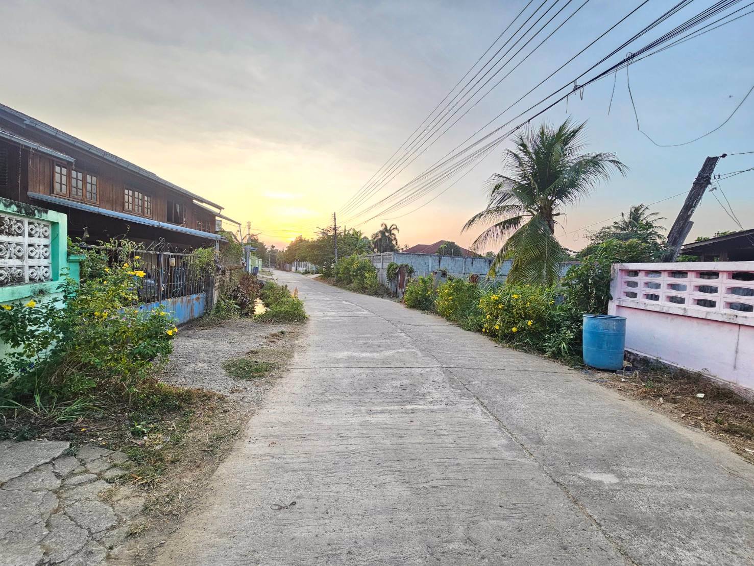 ขายที่ดินพร้อมสิ่งปลูกสร้าง-ติดโรงเรียนบ้านค้างภิบาลพระธาตุผาแดง-อำเภอแม่สอด
