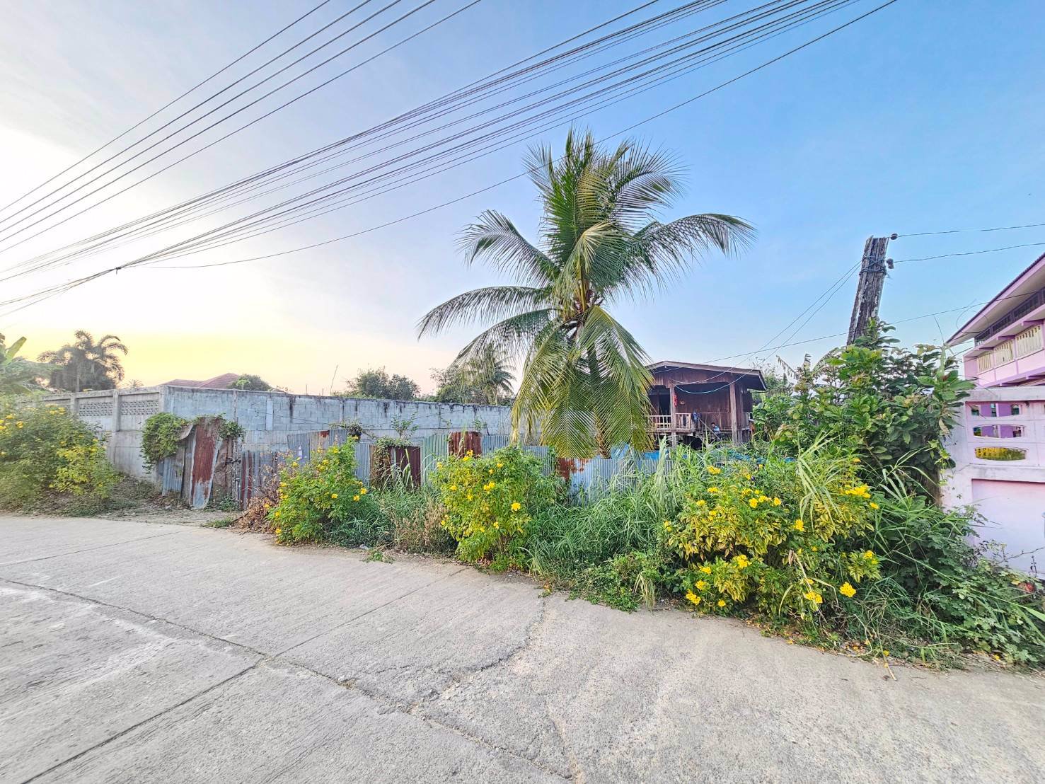 ขายที่ดินพร้อมสิ่งปลูกสร้าง-ติดโรงเรียนบ้านค้างภิบาลพระธาตุผาแดง-อำเภอแม่สอด