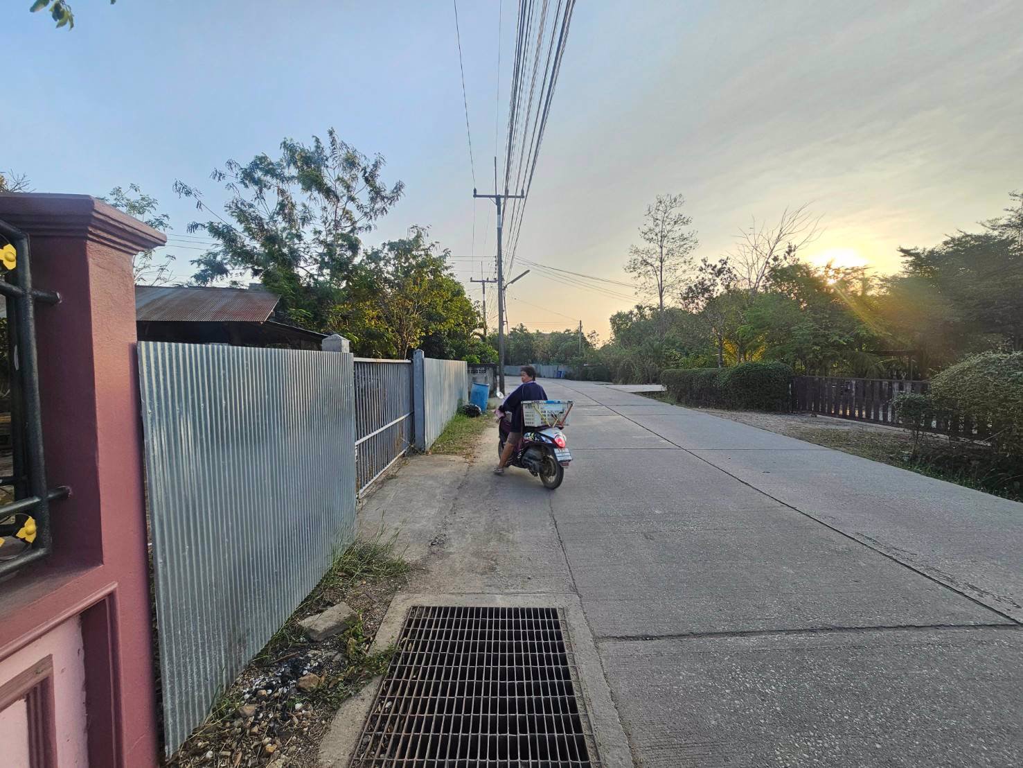 ขายที่ดินพร้อมสิ่งปลูกสร้างติดถนน-2ด้านแปลงมุม-แม่ตาว-อำเภอแม่สอด