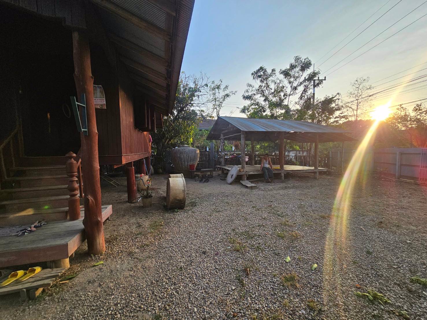 ขายที่ดินพร้อมสิ่งปลูกสร้างติดถนน-2ด้านแปลงมุม-แม่ตาว-อำเภอแม่สอด