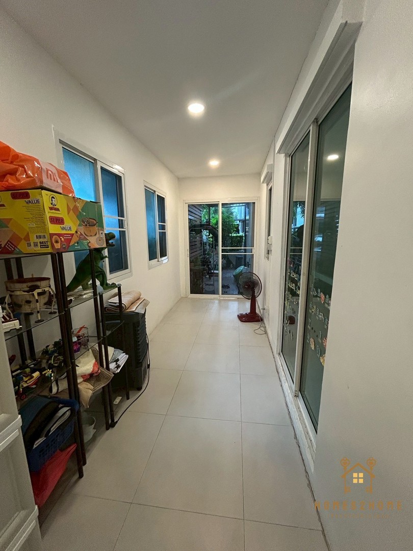 ทาวน์โฮมย่านโชคชัย-4-ราคา-ดีมากก-หลังมุมถนนเมน-พร้อมตกแต่ง-โครงการบ้านกลางเมืองโชคชัย-4-ซอย-50