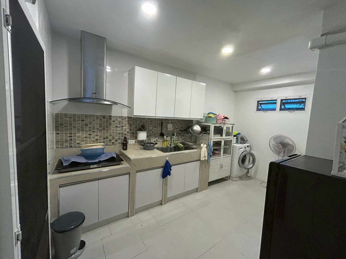 ทาวน์โฮมย่านโชคชัย-4-ราคา-ดีมากก-หลังมุมถนนเมน-พร้อมตกแต่ง-โครงการบ้านกลางเมืองโชคชัย-4-ซอย-50