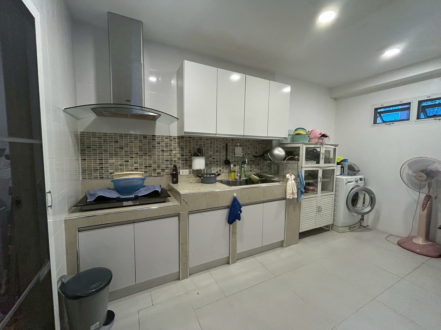 ทาวน์โฮมย่านโชคชัย-4-ราคา-ดีมากก-หลังมุมถนนเมน-พร้อมตกแต่ง-โครงการบ้านกลางเมืองโชคชัย-4-ซอย-50