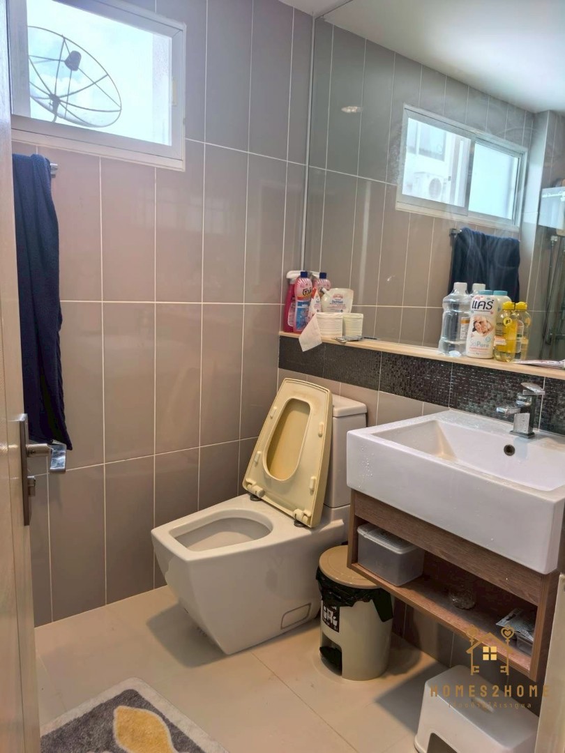 ทาวน์โฮมย่านโชคชัย-4-ราคา-ดีมากก-หลังมุมถนนเมน-พร้อมตกแต่ง-โครงการบ้านกลางเมืองโชคชัย-4-ซอย-50