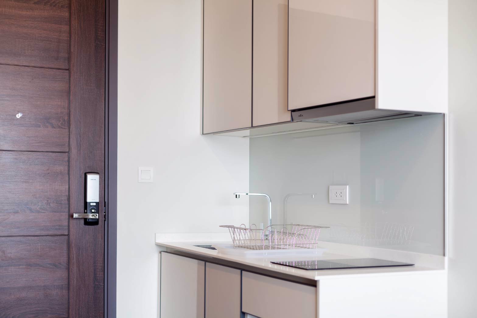 ให้เช่าคอนโด-ซี-เอกมัย-ใกล้btsเอกมัย-พร้อมอยู่-เฟอร์นิเจอร์-1ห้องนอน-1ห้องน้ำ