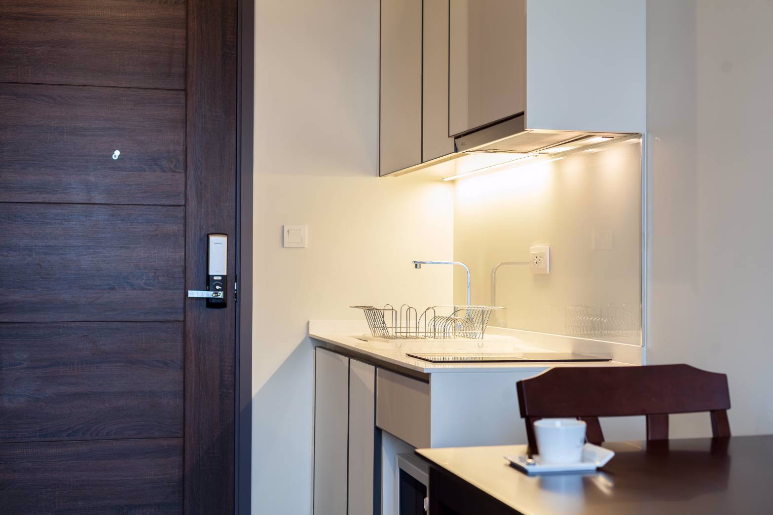 ให้เช่าคอนโด-ซี-เอกมัย-ใกล้btsเอกมัย-พร้อมอยู่-เฟอร์นิเจอร์-1ห้องนอน-1ห้องน้ำ