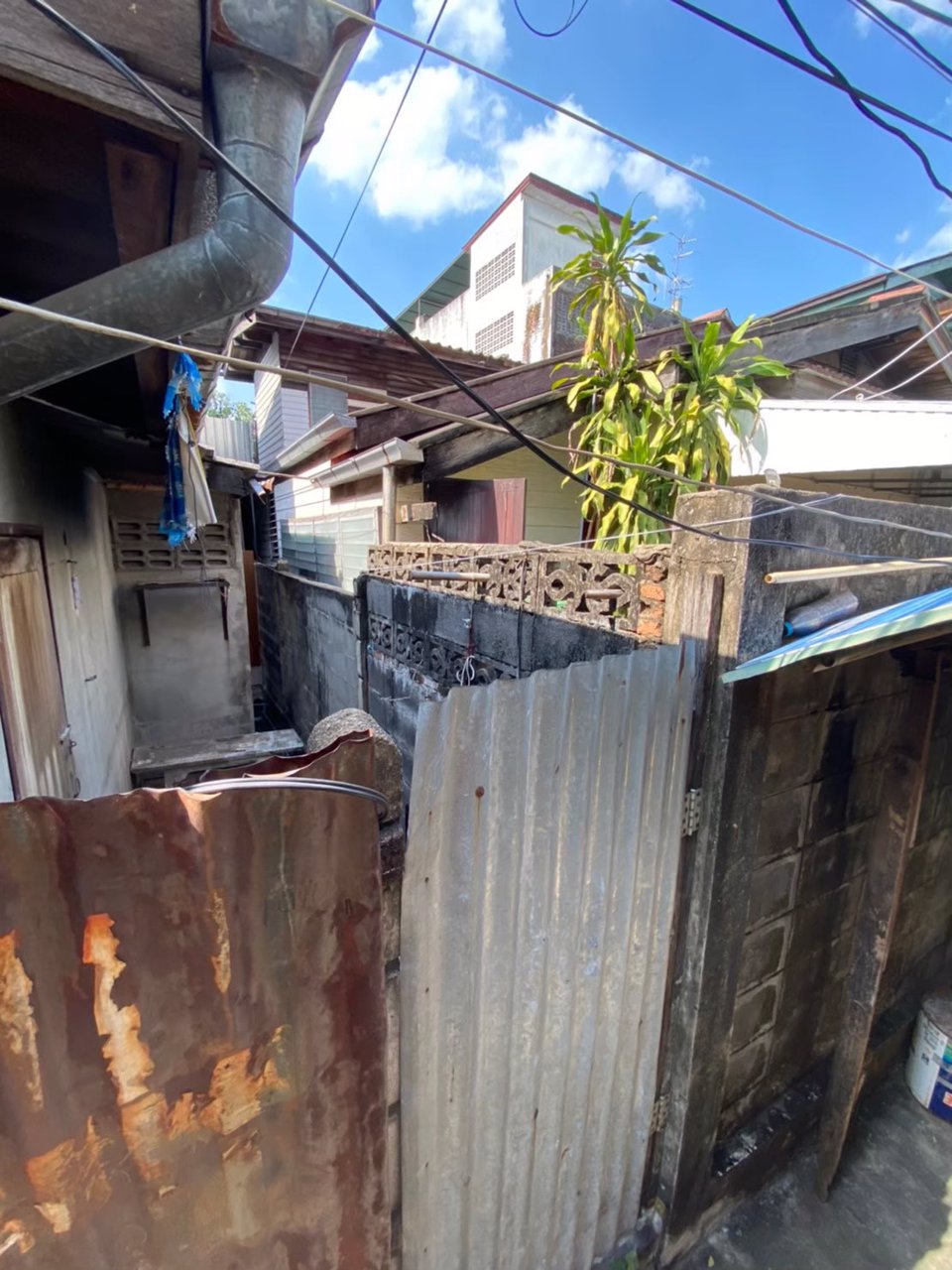 บ้านพร้อมที่ดิน-ทำเลสวย-ริมคลองบางลำพู-เห็นวิวภูเขาทอง-อยู่ในเขตพระนคร-ไม่ไกลจากสถานีรถไฟฟ้า