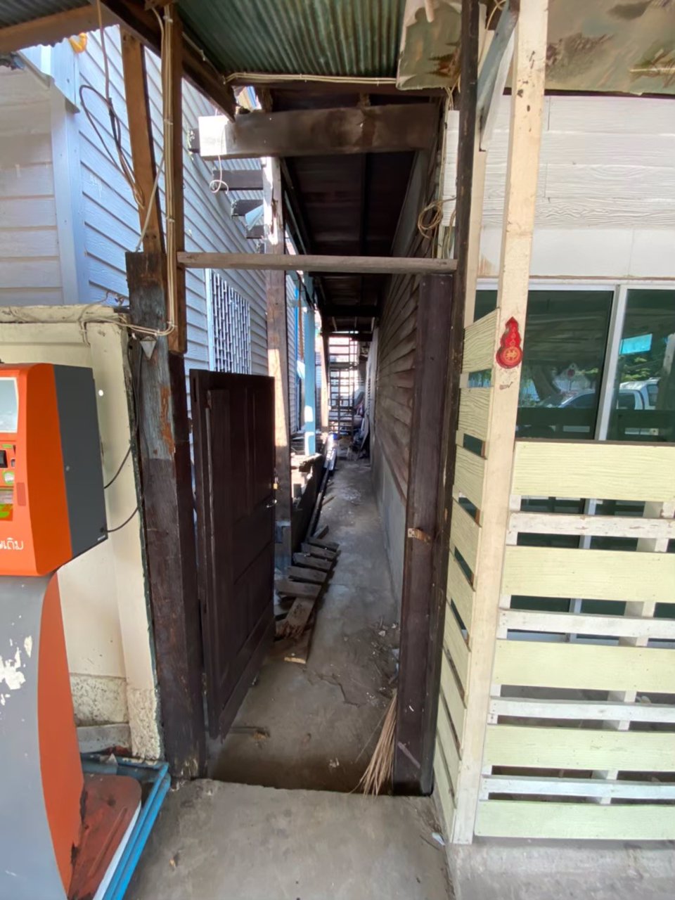 บ้านพร้อมที่ดิน-ทำเลสวย-ริมคลองบางลำพู-เห็นวิวภูเขาทอง-อยู่ในเขตพระนคร-ไม่ไกลจากสถานีรถไฟฟ้า