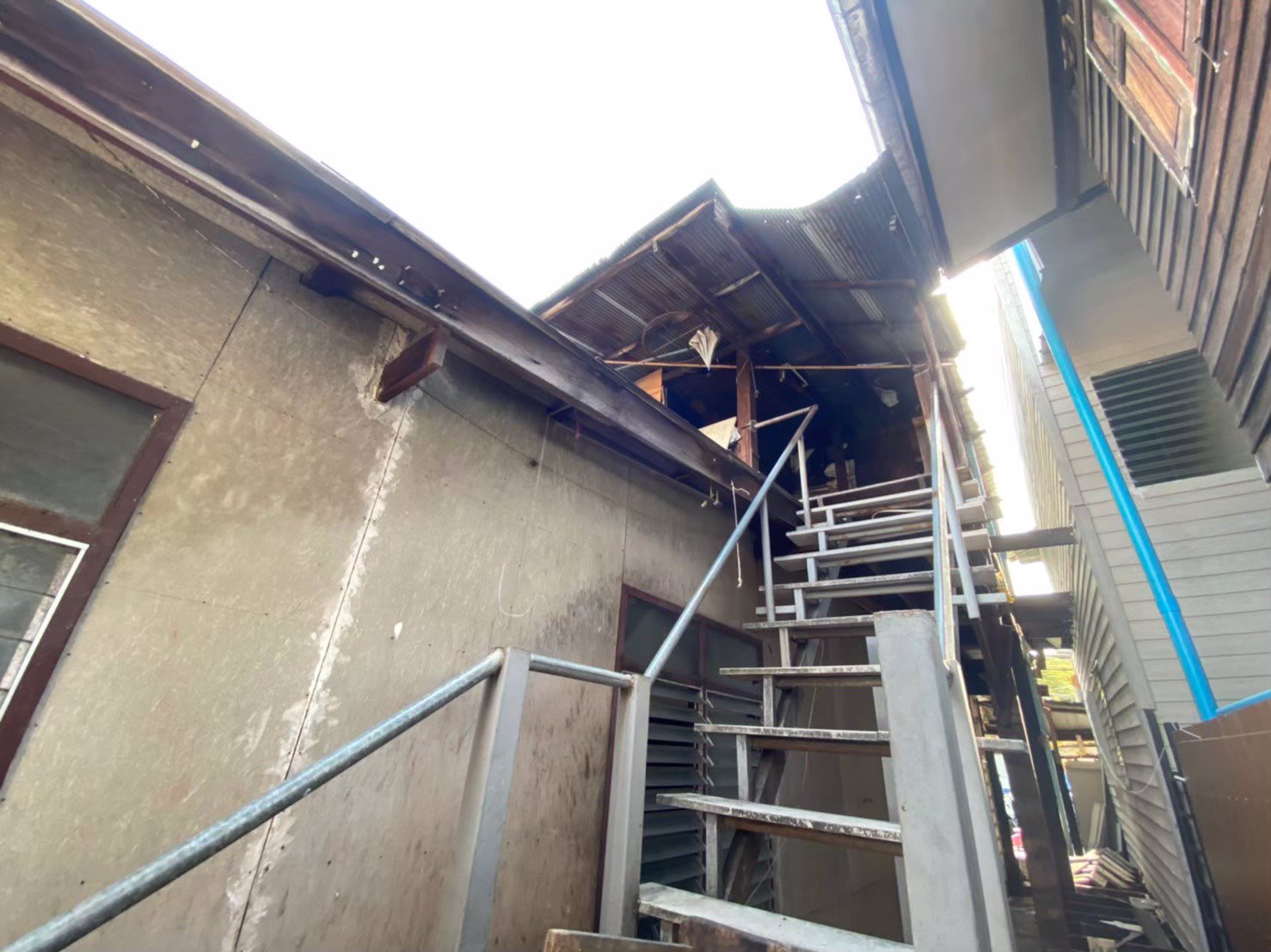 บ้านพร้อมที่ดิน-ทำเลสวย-ริมคลองบางลำพู-เห็นวิวภูเขาทอง-อยู่ในเขตพระนคร-ไม่ไกลจากสถานีรถไฟฟ้า