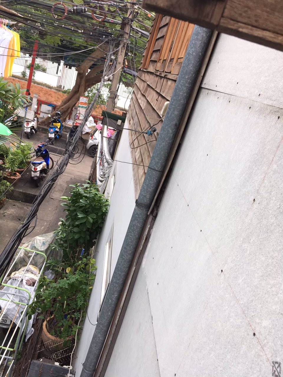 บ้านพร้อมที่ดิน-ทำเลสวย-ริมคลองบางลำพู-เห็นวิวภูเขาทอง-อยู่ในเขตพระนคร-ไม่ไกลจากสถานีรถไฟฟ้า