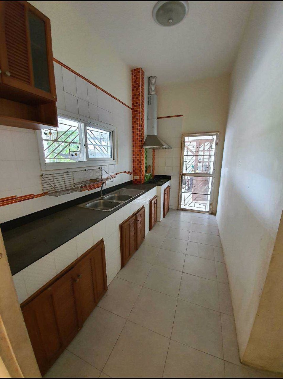 ขายและให้เช่า-บ้านเดี่ยว-ชั้นเดียว-72-ตารางวา-หมู่บ้านเพชรรัตน์เลควิลล์-เมือง-ระยอง