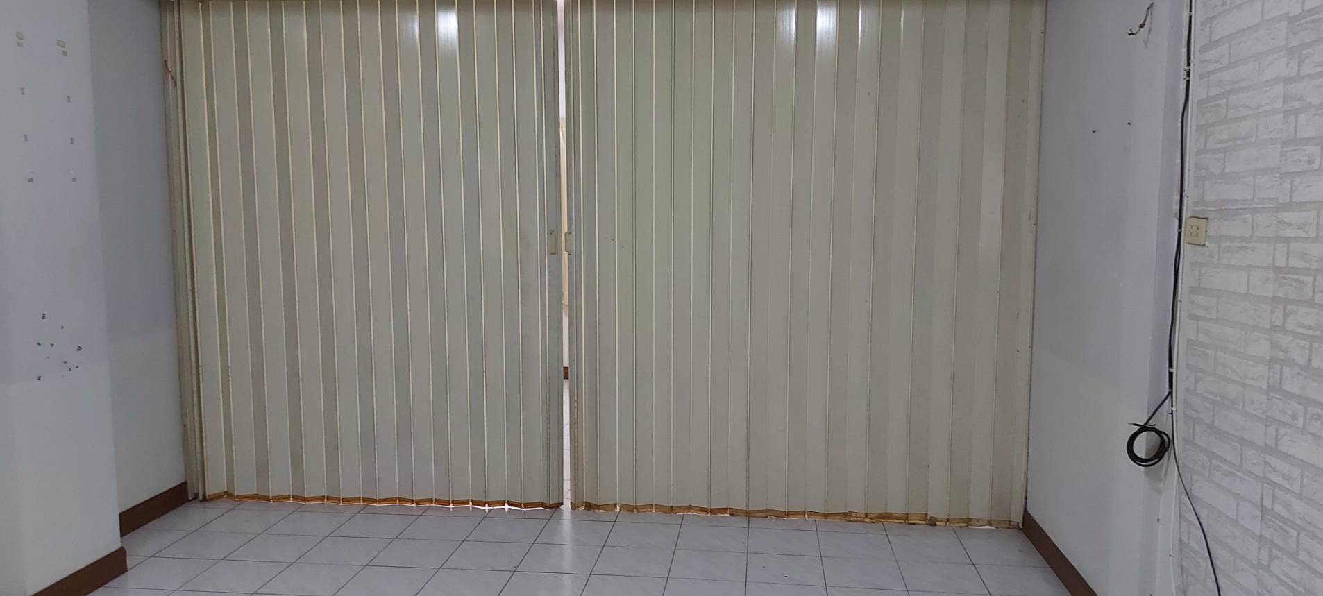 ให้เช่าทาวน์เฮ้าน์รินทร์ทอง-ซอยรามคำแหง-190-2-ชั้น-18-ตรว-พร้อมแอร์-daikin-ผ้าม่านทั้งหลัง