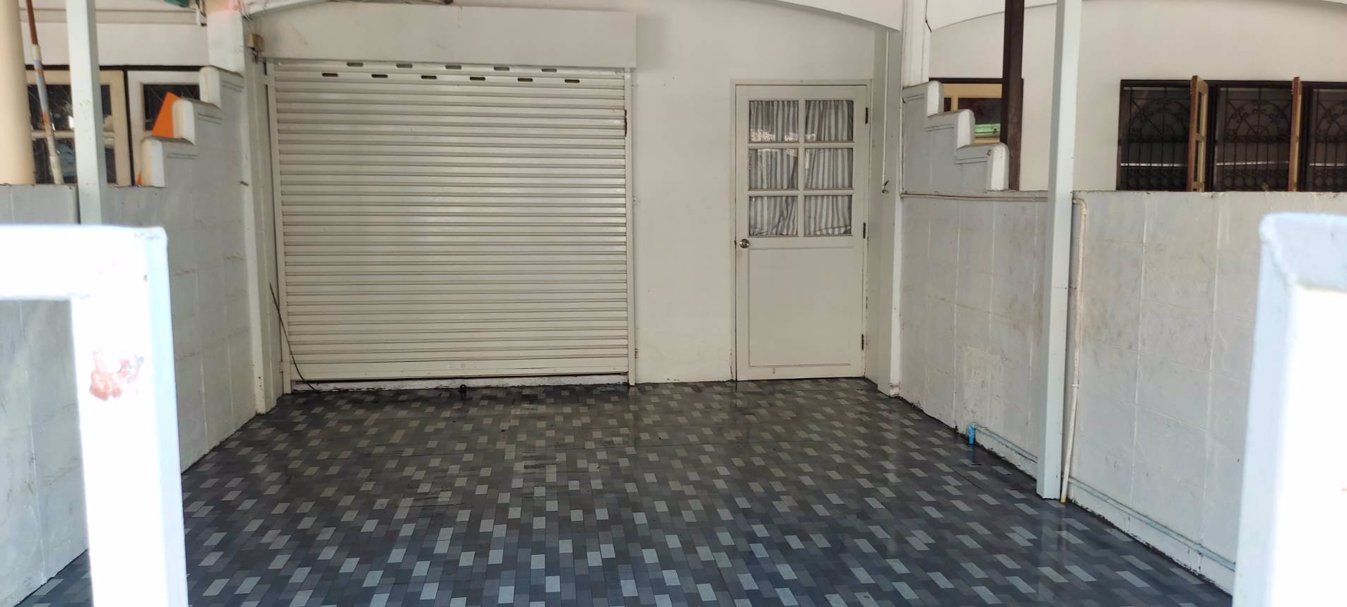 ให้เช่าทาวน์เฮ้าน์รินทร์ทอง-ซอยรามคำแหง-190-2-ชั้น-18-ตรว-พร้อมแอร์-daikin-ผ้าม่านทั้งหลัง