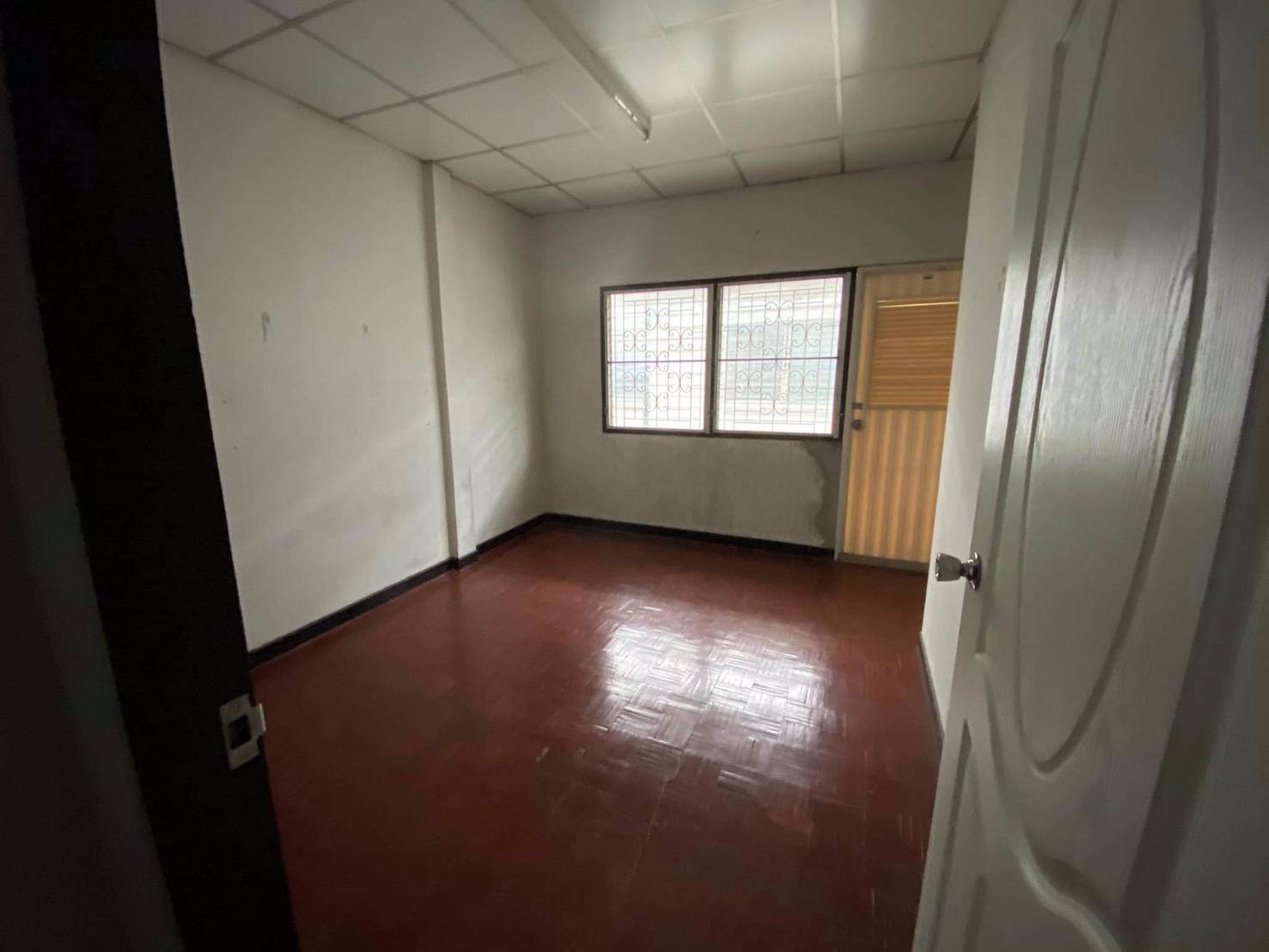 ขาย-ทาวเฮาส์-16-ตรว-2-ห้องนอน-2-ห้องน้ำ-ถนนสายไหม-33-กทม-ต่อเติมโรงจอดรถเรียบร้อยต่อเติมส่วนครัว