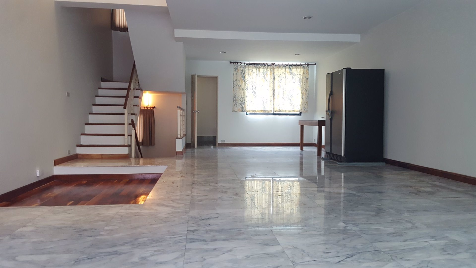 บ้านทาวน์โฮมแต่งโมเดิน-ซอยลาดพร้าว41-เดิน-6-นาทีถึงปากซอย-สถานีภาวนาโมโนเรลสีเหลือง