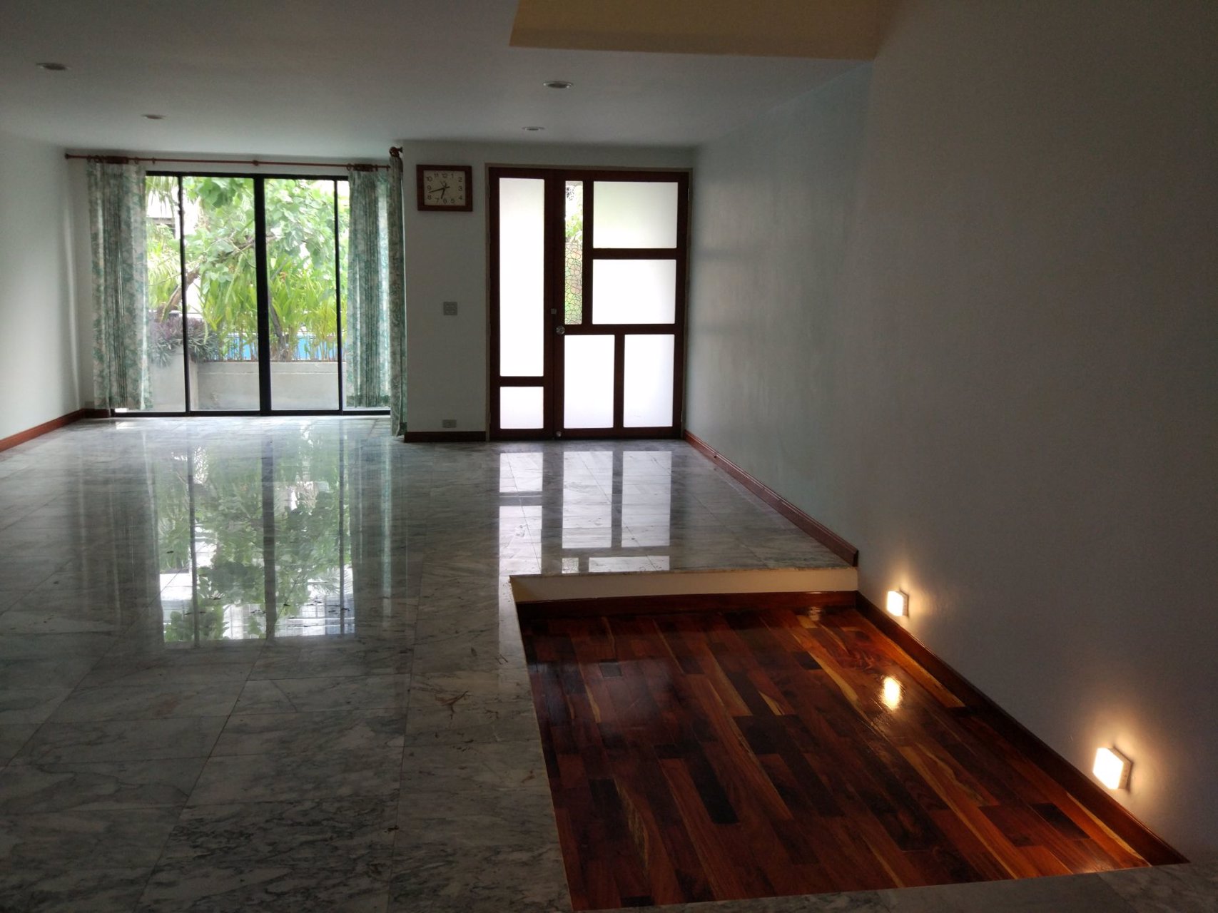 บ้านทาวน์โฮมแต่งโมเดิน-ซอยลาดพร้าว41-เดิน-6-นาทีถึงปากซอย-สถานีภาวนาโมโนเรลสีเหลือง